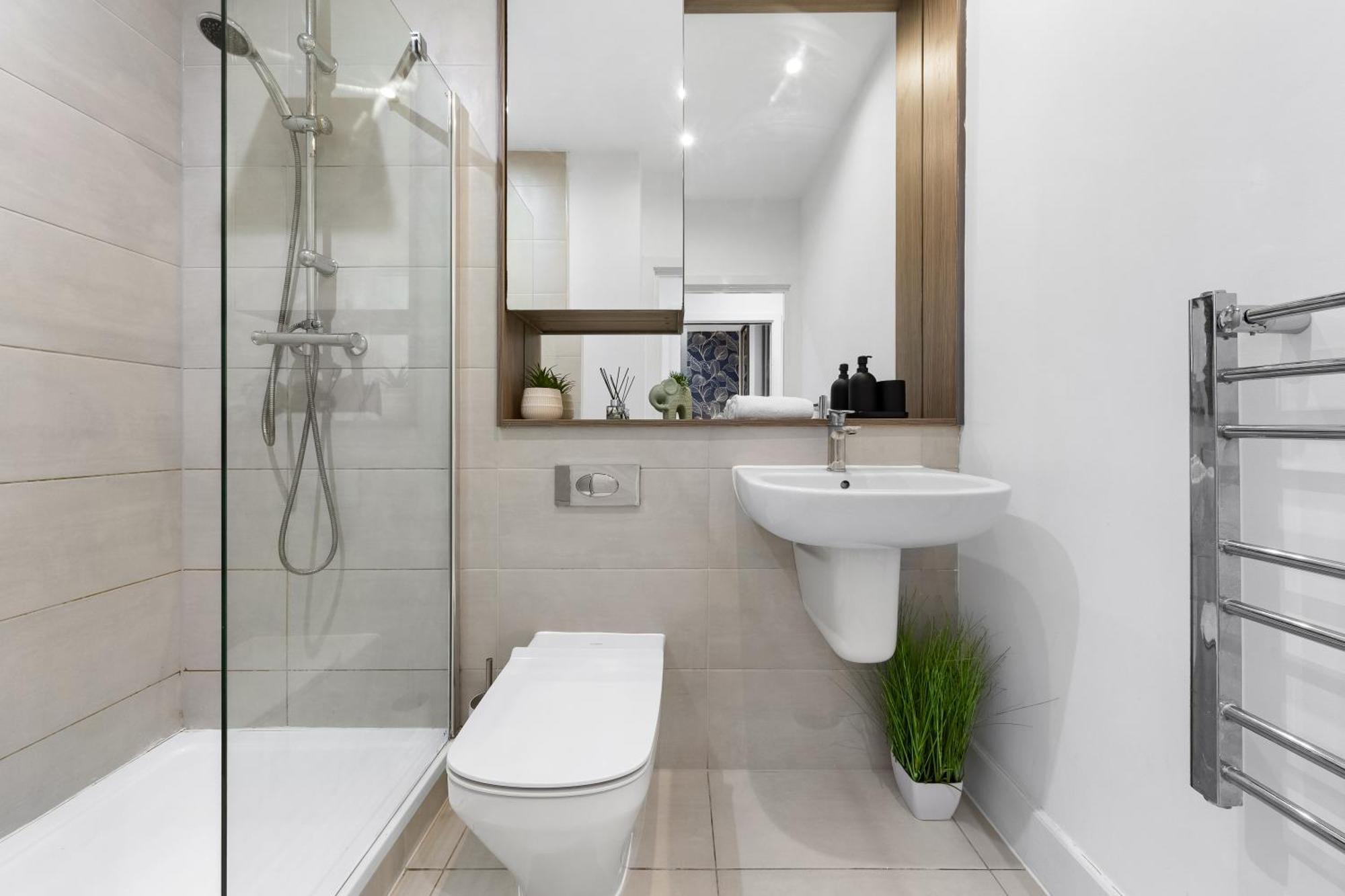 Modern One Bedroom Flat - Sleeps 5 -Near Heathrow - London Ub3 Exterior foto